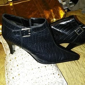 Vintage Bandolino Leather Crocco Booties